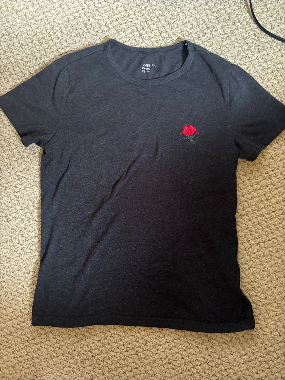 Women’s Black Short Sleeve Tee Shirt with Red Rose Embroidery Size XS
